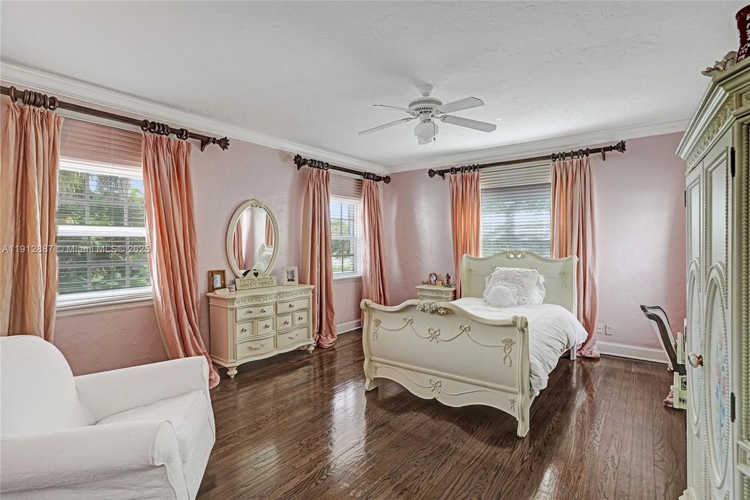 For Sale: $5,857,525 (8 beds, 5 baths, 4358 Square Feet)