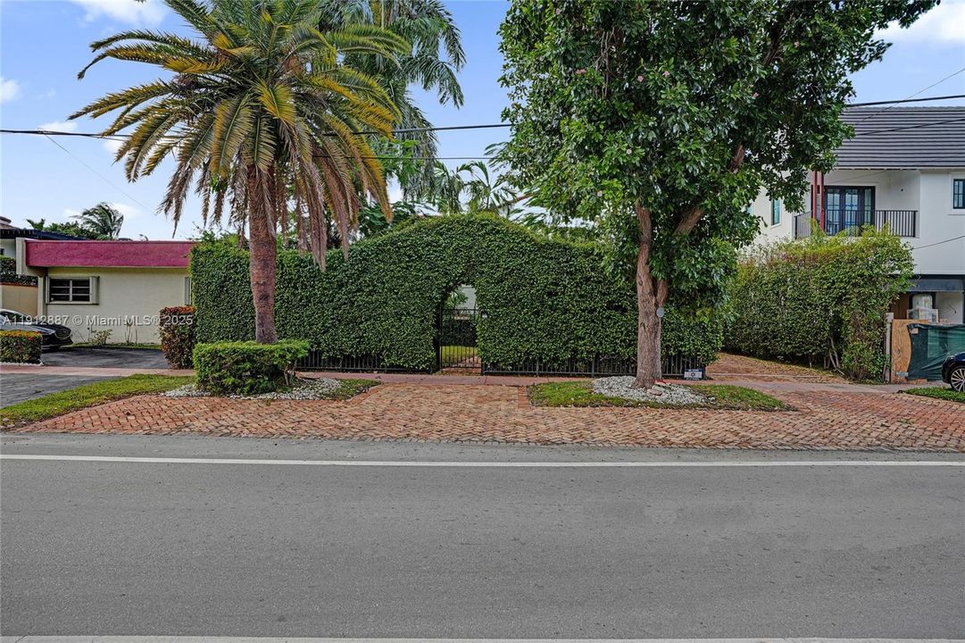 For Sale: $5,857,525 (8 beds, 5 baths, 4358 Square Feet)