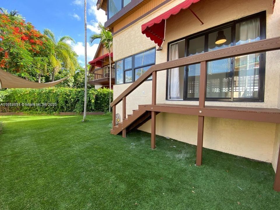 For Sale: $850,000 (1 beds, 1 baths, 960 Square Feet)