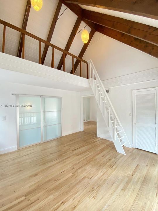 For Sale: $850,000 (1 beds, 1 baths, 960 Square Feet)