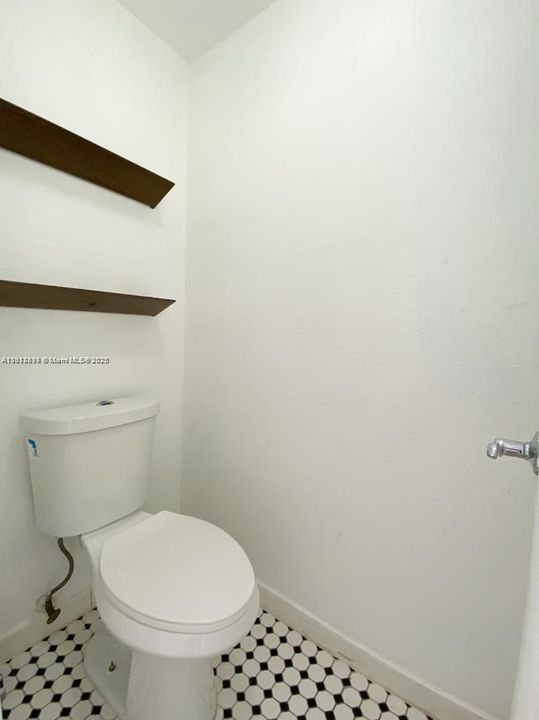 For Sale: $850,000 (1 beds, 1 baths, 960 Square Feet)