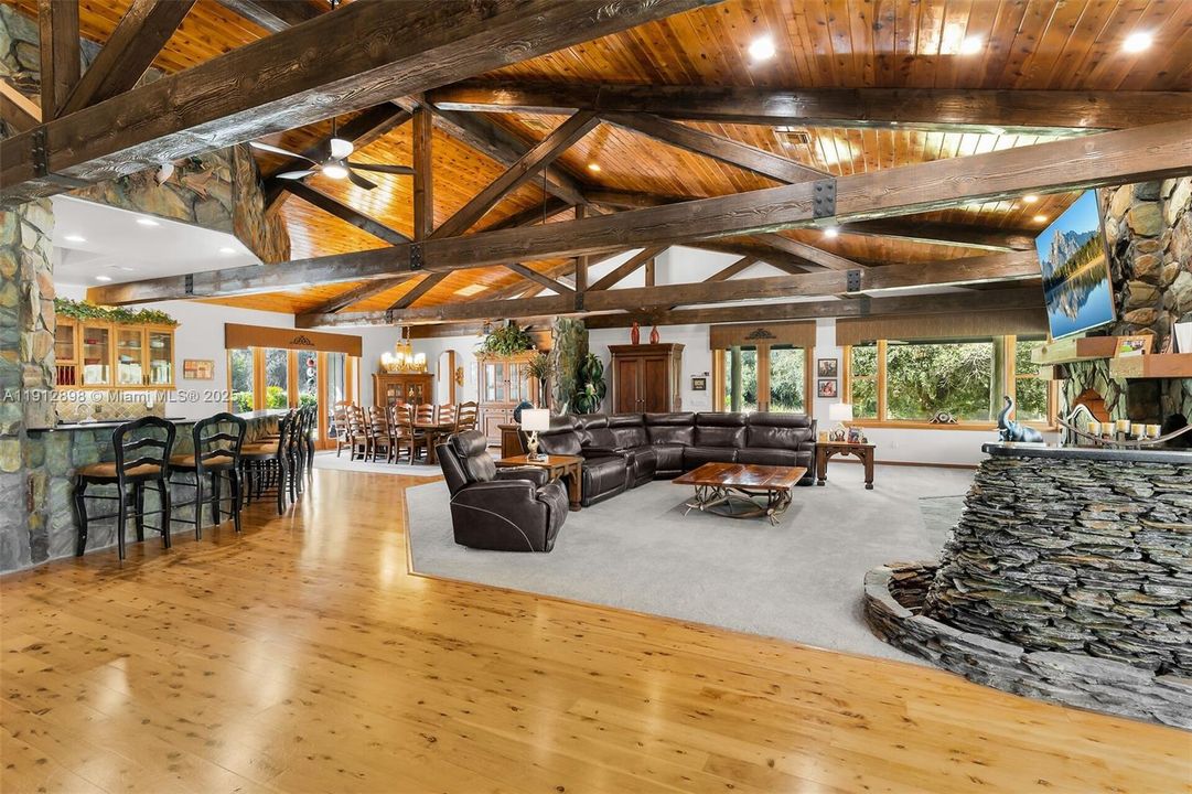 En Venta: $1,895,000 (3 camas, 2 baños, 4123 Pies cuadrados)