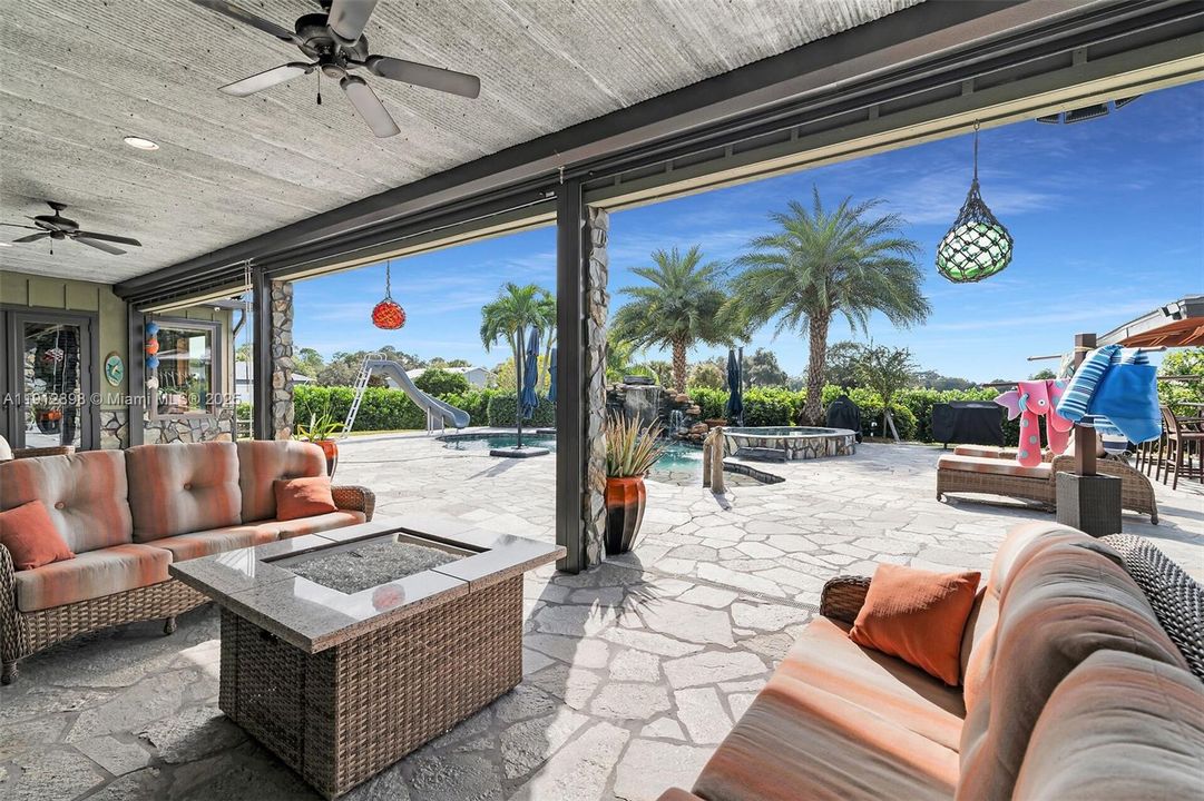 En Venta: $1,895,000 (3 camas, 2 baños, 4123 Pies cuadrados)