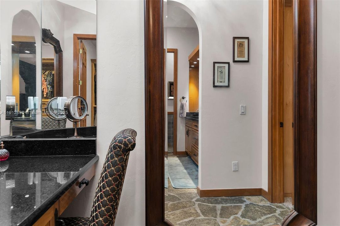 En Venta: $1,895,000 (3 camas, 2 baños, 4123 Pies cuadrados)