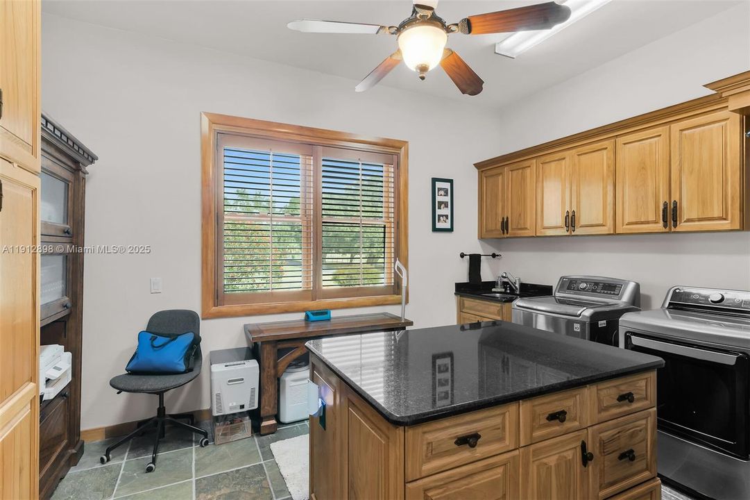 Laudry room/ extra pantry space