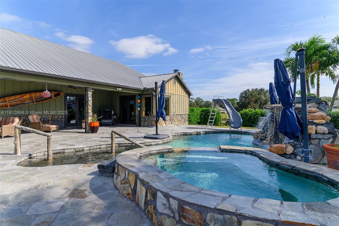 En Venta: $1,895,000 (3 camas, 2 baños, 4123 Pies cuadrados)