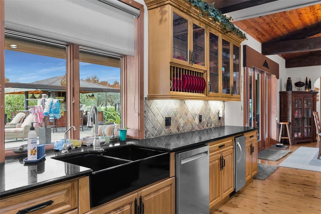 En Venta: $1,895,000 (3 camas, 2 baños, 4123 Pies cuadrados)