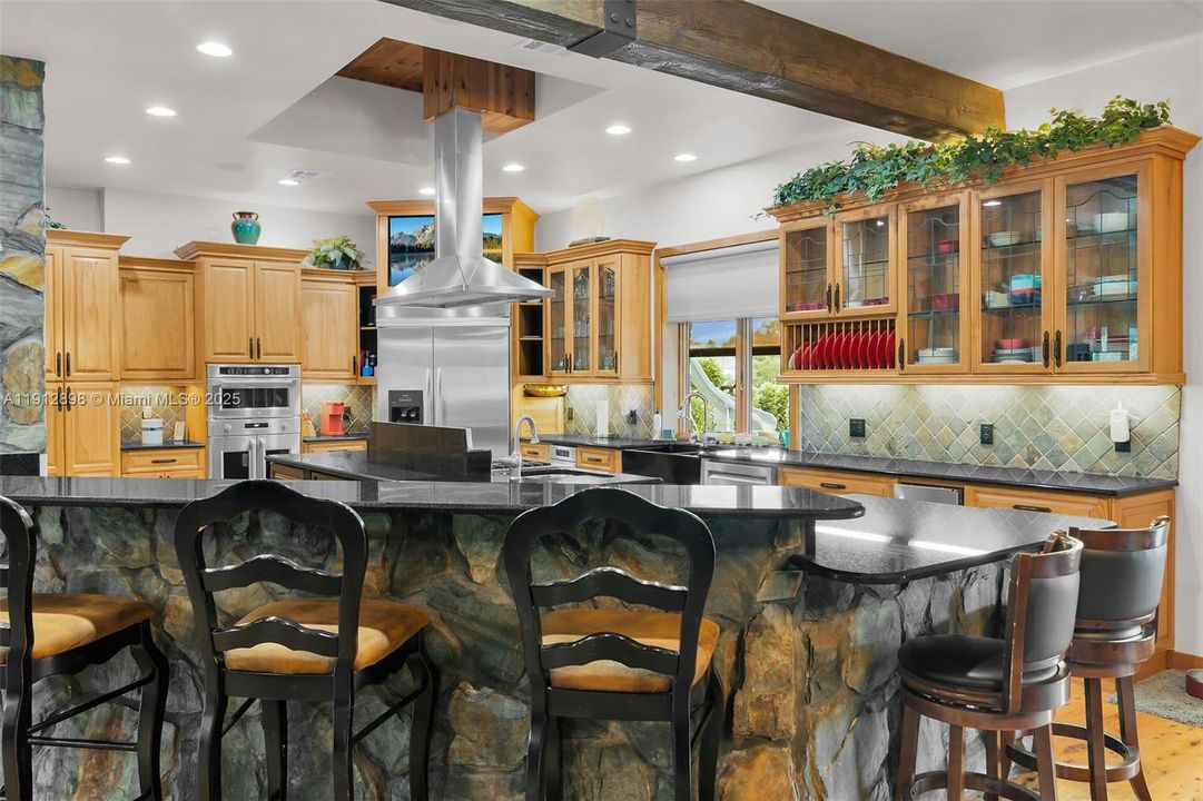 En Venta: $1,895,000 (3 camas, 2 baños, 4123 Pies cuadrados)