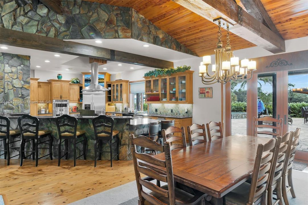 En Venta: $1,895,000 (3 camas, 2 baños, 4123 Pies cuadrados)