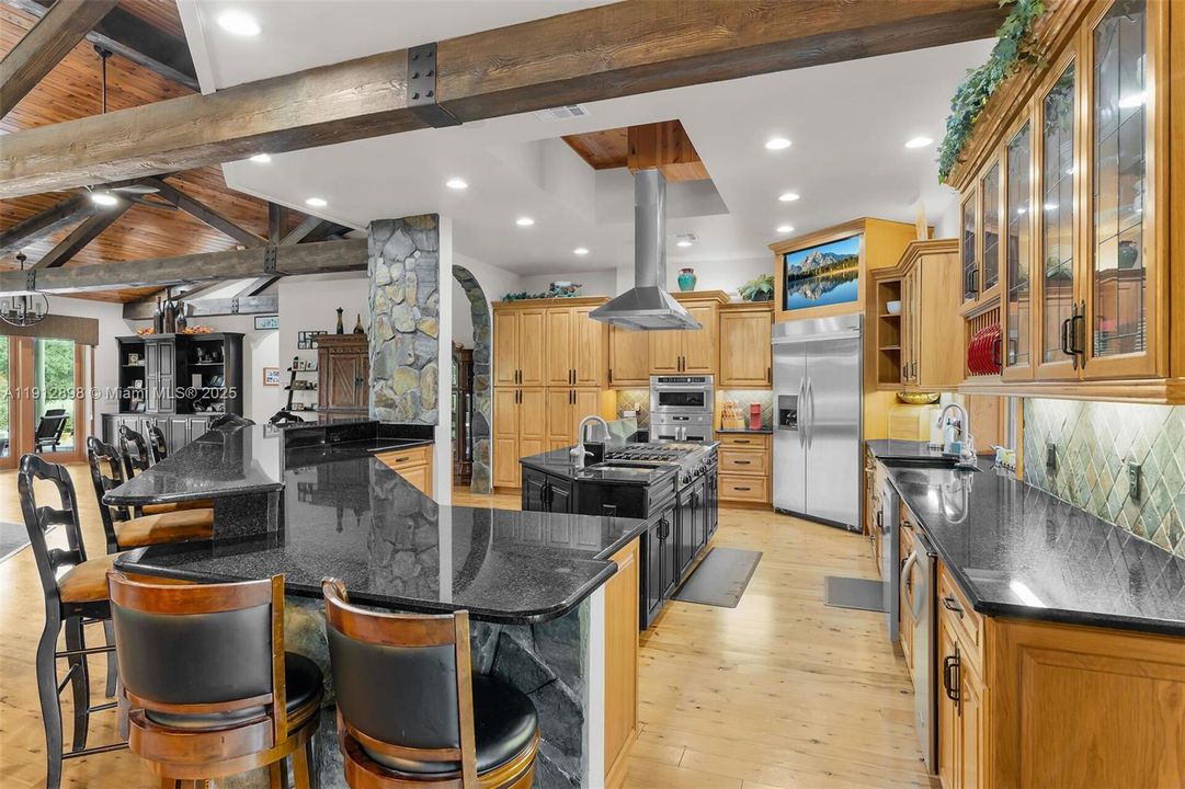 En Venta: $1,895,000 (3 camas, 2 baños, 4123 Pies cuadrados)