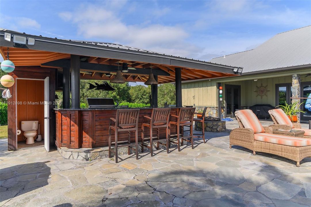 Custon built outdoor kitchen/bar