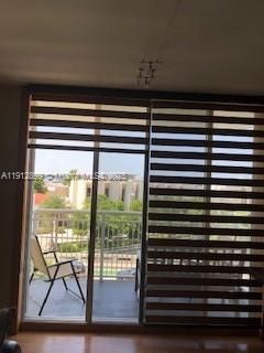 На продажу: $750,000 (2 спален, 2 ванн, 1070 Квадратных фут)