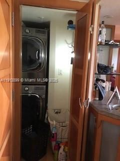 На продажу: $750,000 (2 спален, 2 ванн, 1070 Квадратных фут)