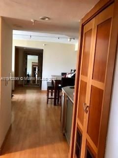 На продажу: $750,000 (2 спален, 2 ванн, 1070 Квадратных фут)