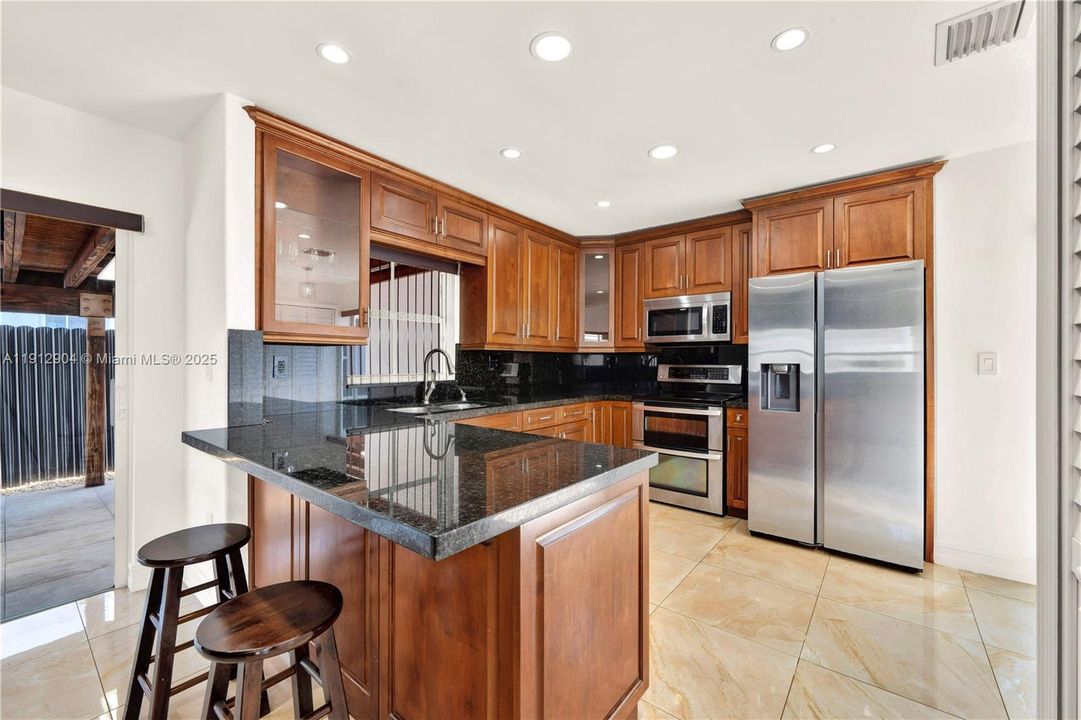 出租: $3,900 (3 贝兹, 2 浴室, 1658 平方英尺)