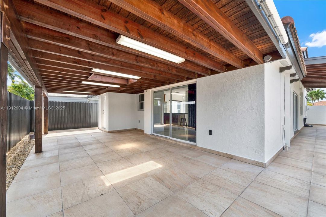 出租: $3,900 (3 贝兹, 2 浴室, 1658 平方英尺)