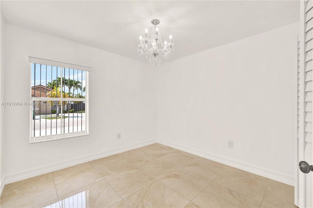 出租: $3,900 (3 贝兹, 2 浴室, 1658 平方英尺)