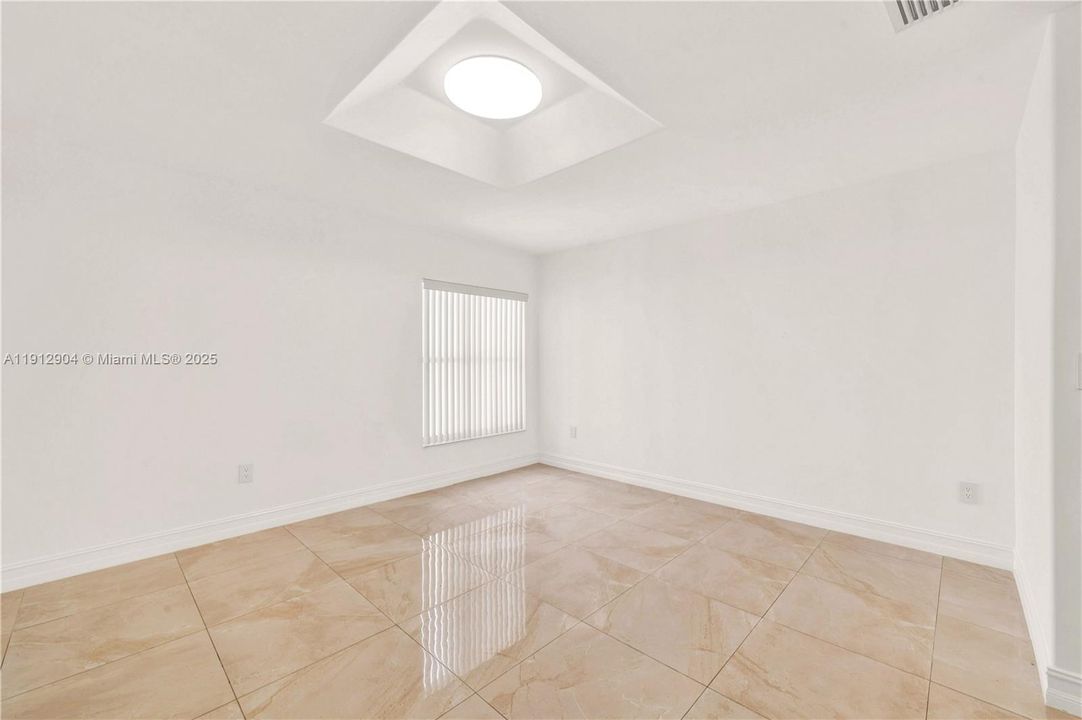 出租: $3,900 (3 贝兹, 2 浴室, 1658 平方英尺)