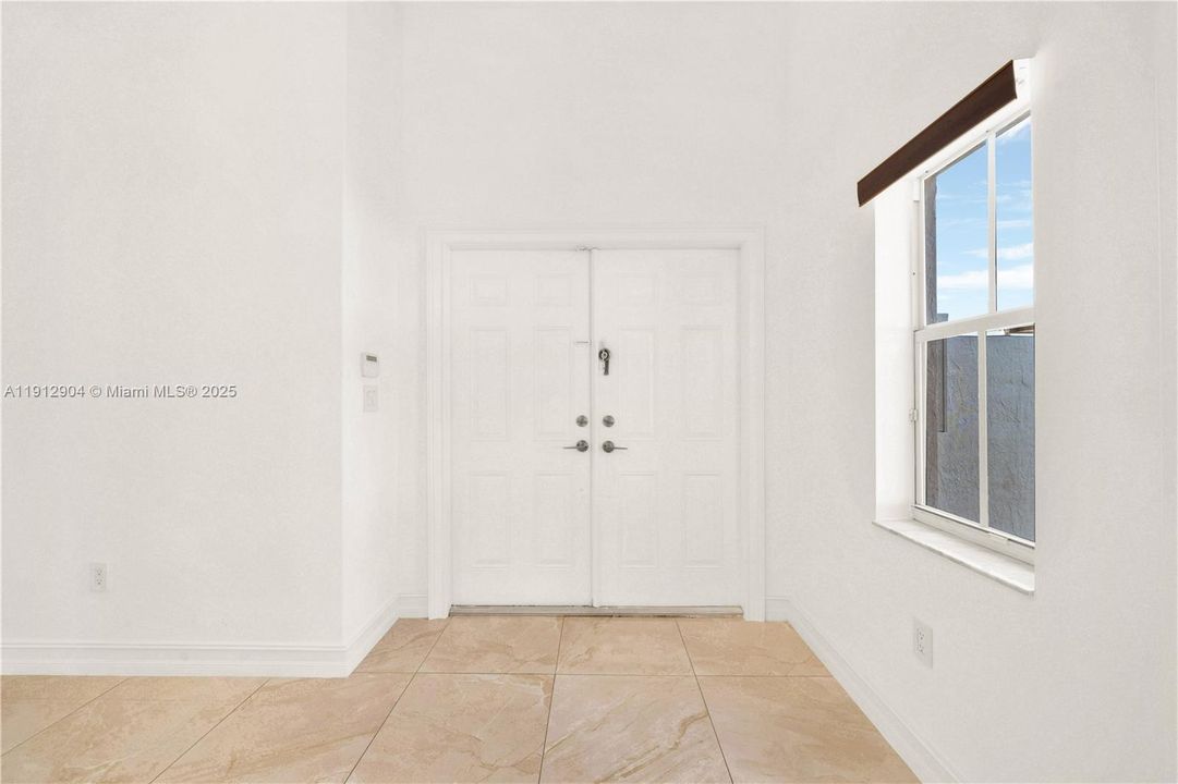 出租: $3,900 (3 贝兹, 2 浴室, 1658 平方英尺)