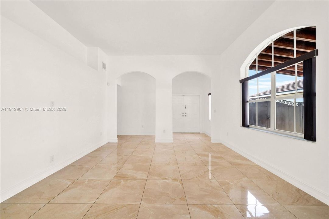 出租: $3,900 (3 贝兹, 2 浴室, 1658 平方英尺)