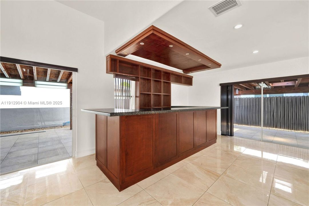 出租: $3,900 (3 贝兹, 2 浴室, 1658 平方英尺)