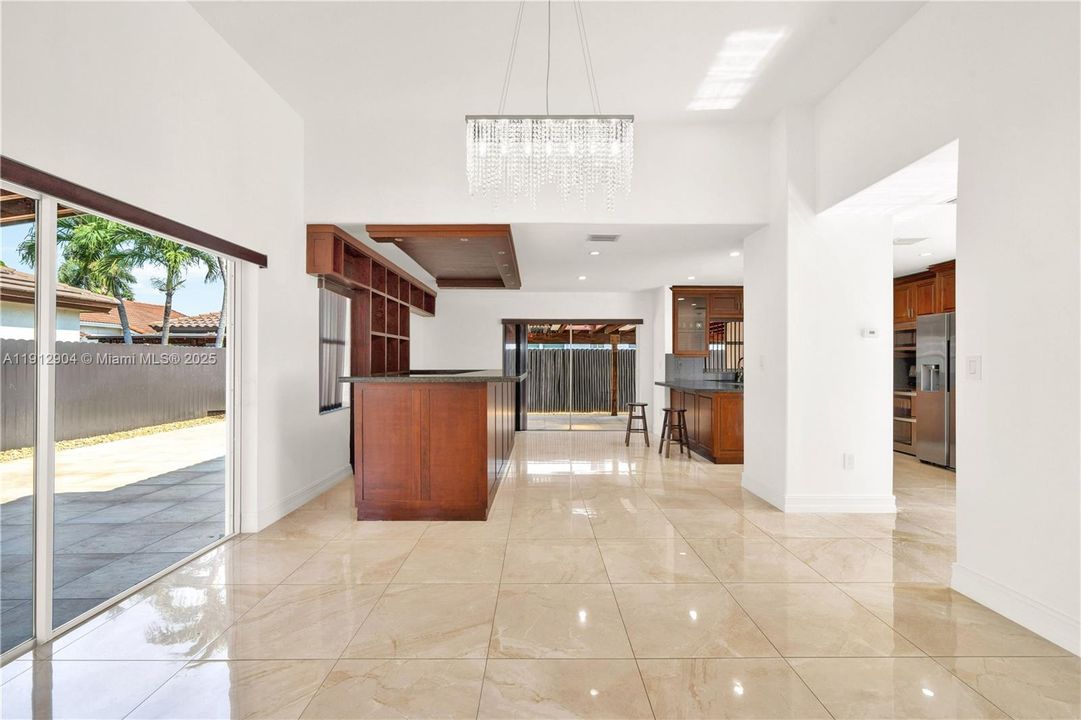 出租: $3,900 (3 贝兹, 2 浴室, 1658 平方英尺)