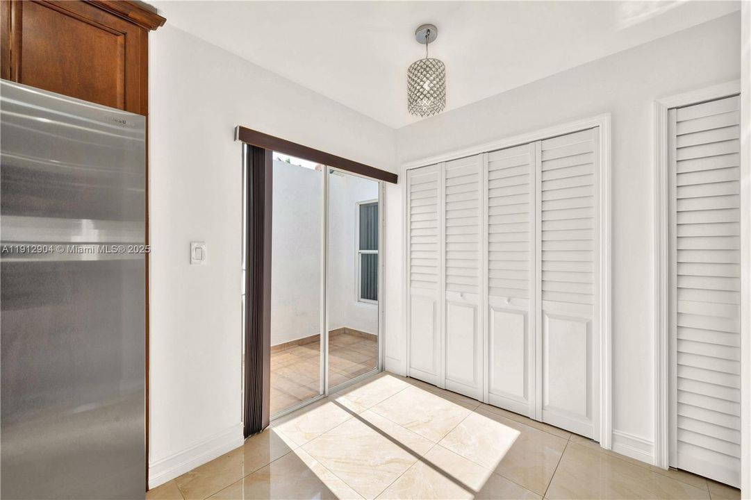 出租: $3,900 (3 贝兹, 2 浴室, 1658 平方英尺)