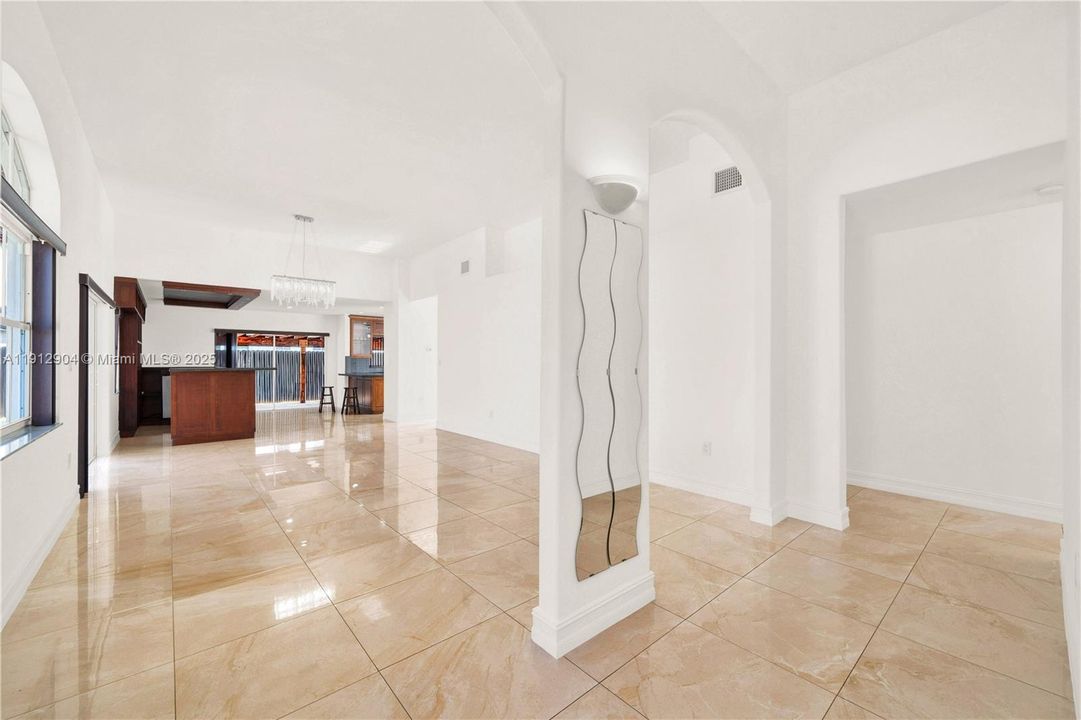 出租: $3,900 (3 贝兹, 2 浴室, 1658 平方英尺)