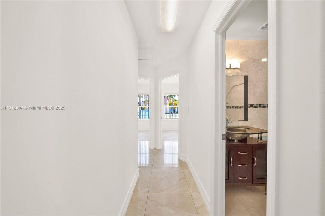 出租: $3,900 (3 贝兹, 2 浴室, 1658 平方英尺)