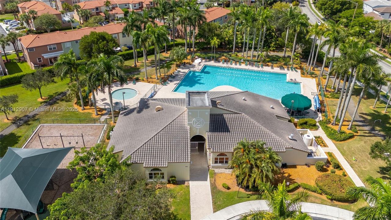 合同活跃: $4,000 (3 贝兹, 2 浴室, 2155 平方英尺)