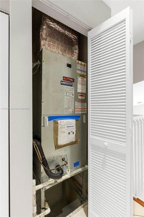 合同活跃: $4,000 (3 贝兹, 2 浴室, 2155 平方英尺)