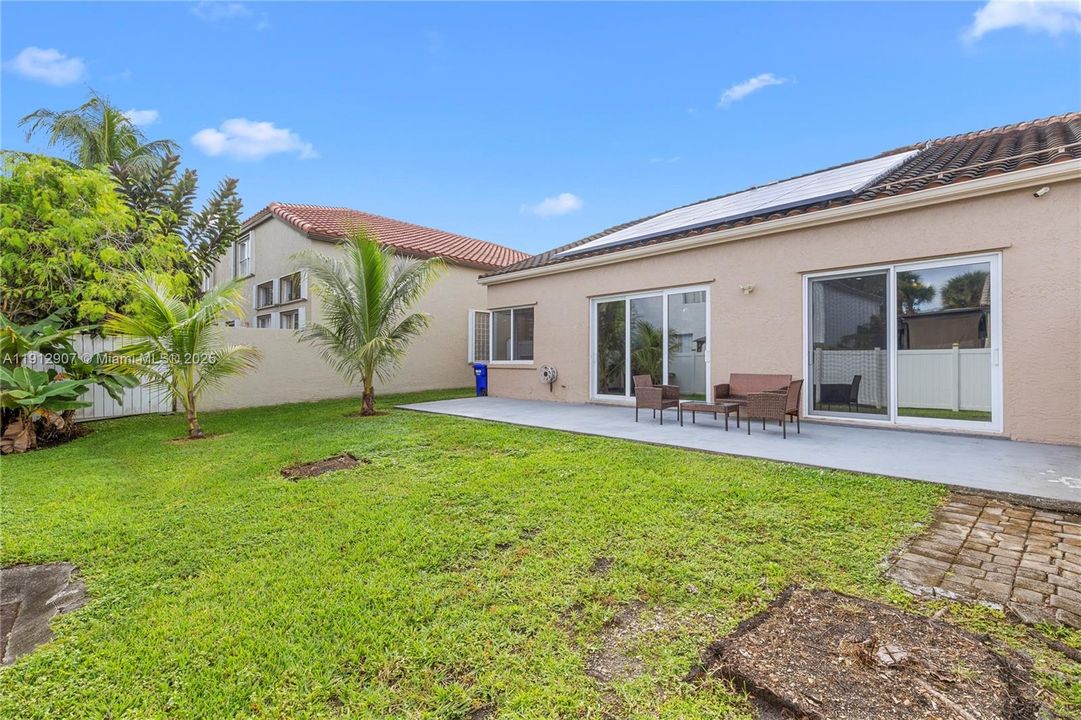 合同活跃: $4,000 (3 贝兹, 2 浴室, 2155 平方英尺)