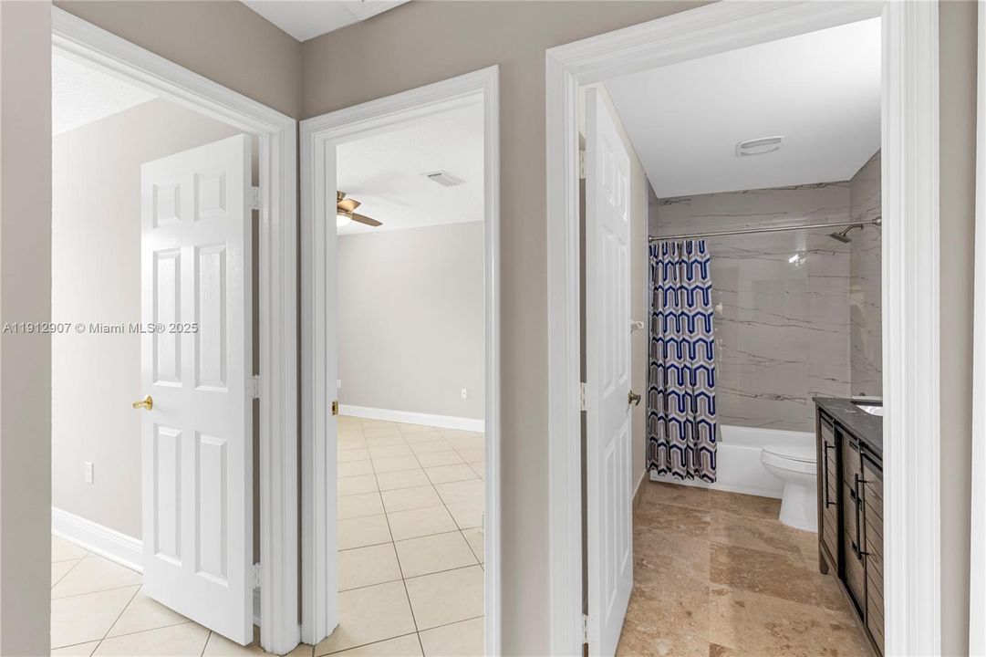 合同活跃: $4,000 (3 贝兹, 2 浴室, 2155 平方英尺)