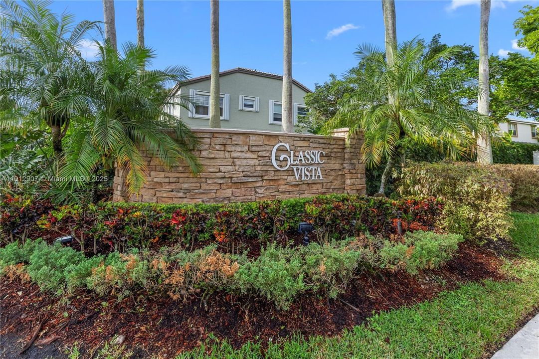 合同活跃: $4,000 (3 贝兹, 2 浴室, 2155 平方英尺)