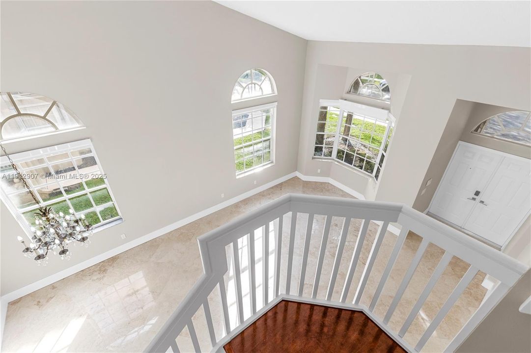 合同活跃: $4,000 (3 贝兹, 2 浴室, 2155 平方英尺)