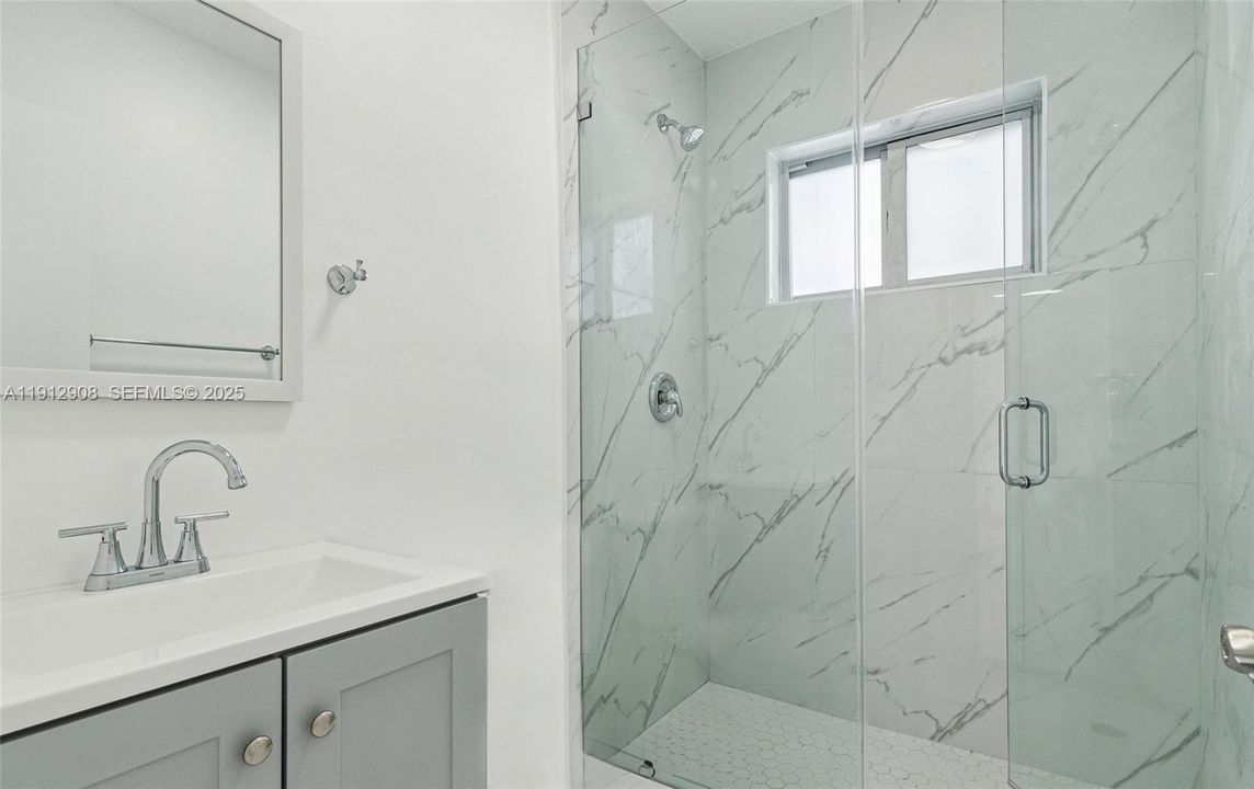 For Rent: $2,800 (3 beds, 1 baths, 1120 Square Feet)