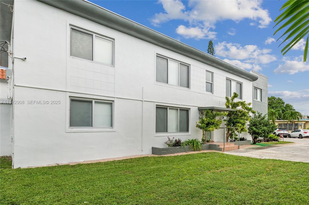 For Rent: $2,800 (3 beds, 1 baths, 1120 Square Feet)