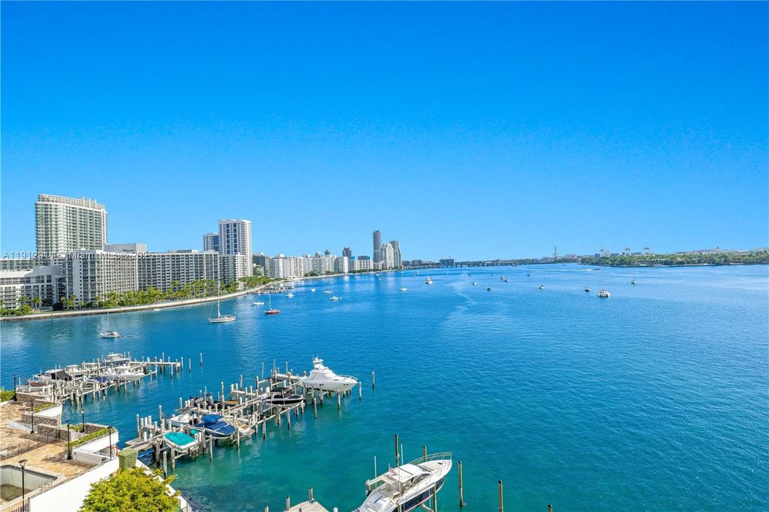 Под контрактом: $8,750 (2 спален, 2 ванн, 1778 Квадратных фут)