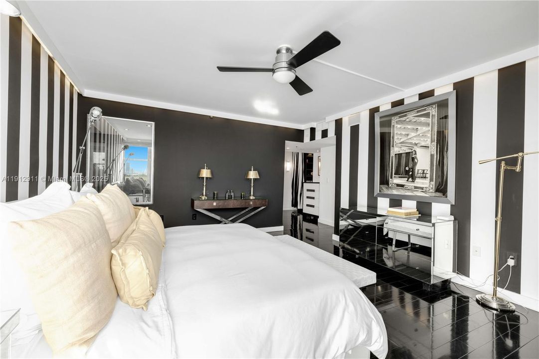 Под контрактом: $8,750 (2 спален, 2 ванн, 1778 Квадратных фут)