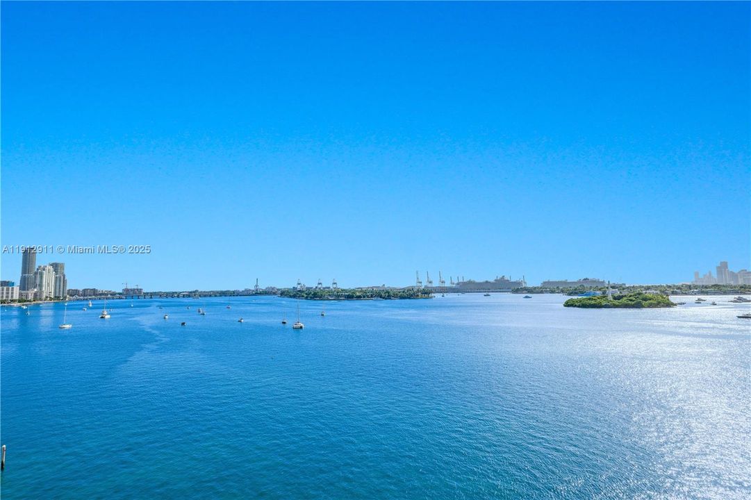 Под контрактом: $8,750 (2 спален, 2 ванн, 1778 Квадратных фут)