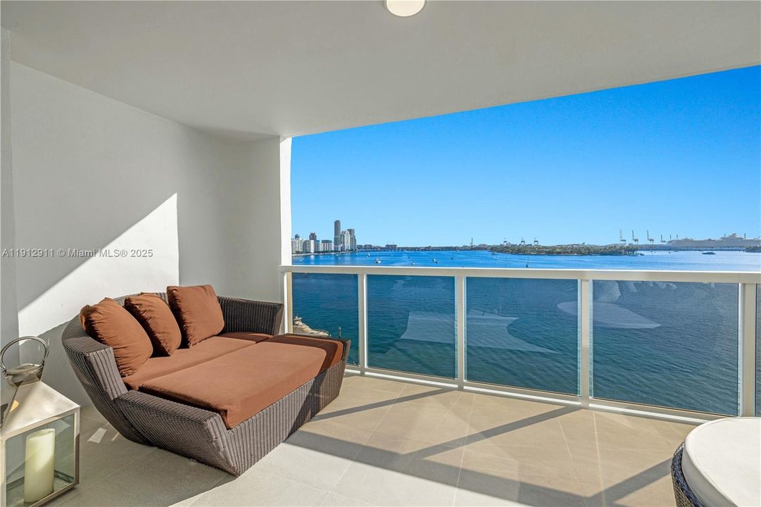 Под контрактом: $8,750 (2 спален, 2 ванн, 1778 Квадратных фут)