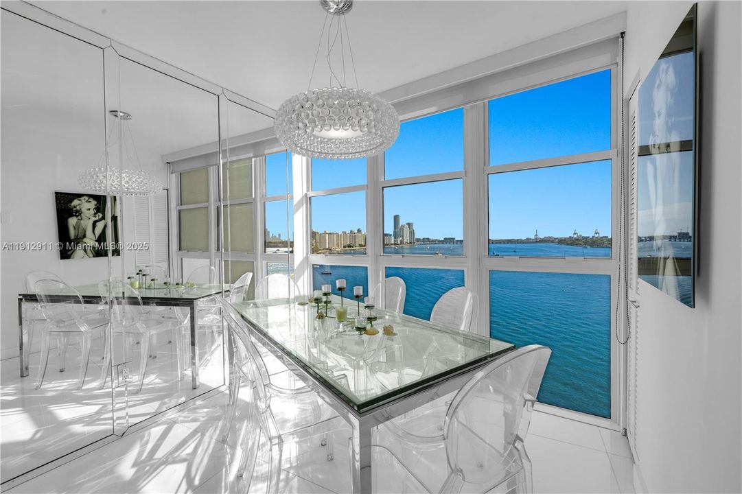 Под контрактом: $8,750 (2 спален, 2 ванн, 1778 Квадратных фут)