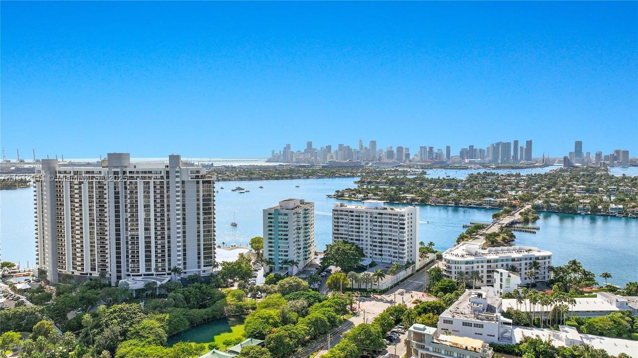 Под контрактом: $8,750 (2 спален, 2 ванн, 1778 Квадратных фут)