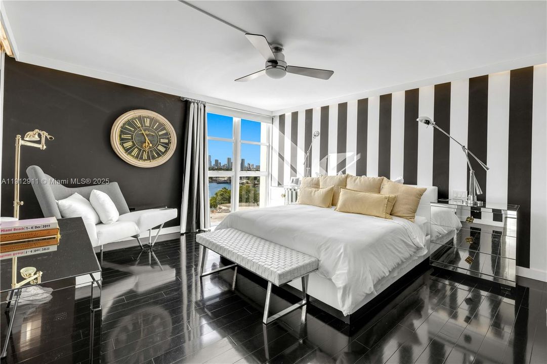 Под контрактом: $8,750 (2 спален, 2 ванн, 1778 Квадратных фут)