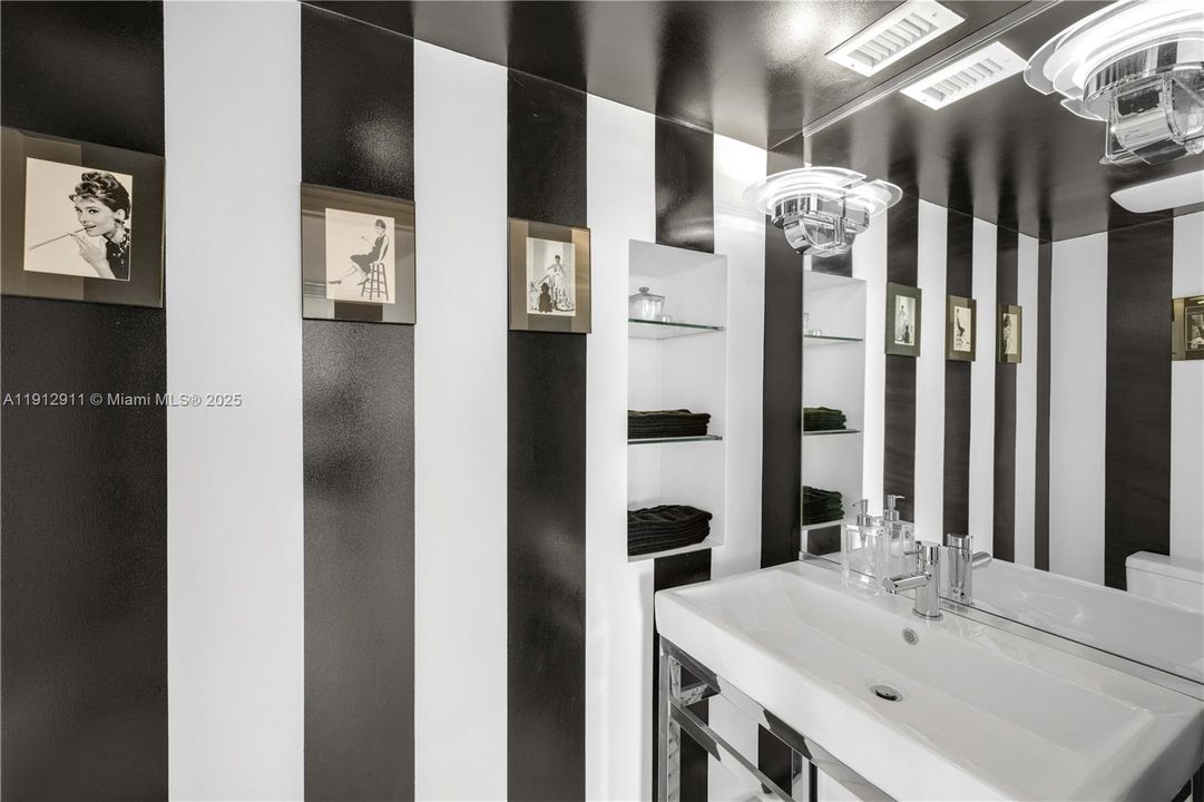 Под контрактом: $8,750 (2 спален, 2 ванн, 1778 Квадратных фут)