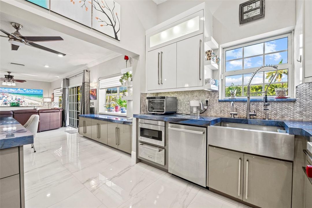 En Venta: $2,900,000 (5 camas, 4 baños, 3401 Pies cuadrados)