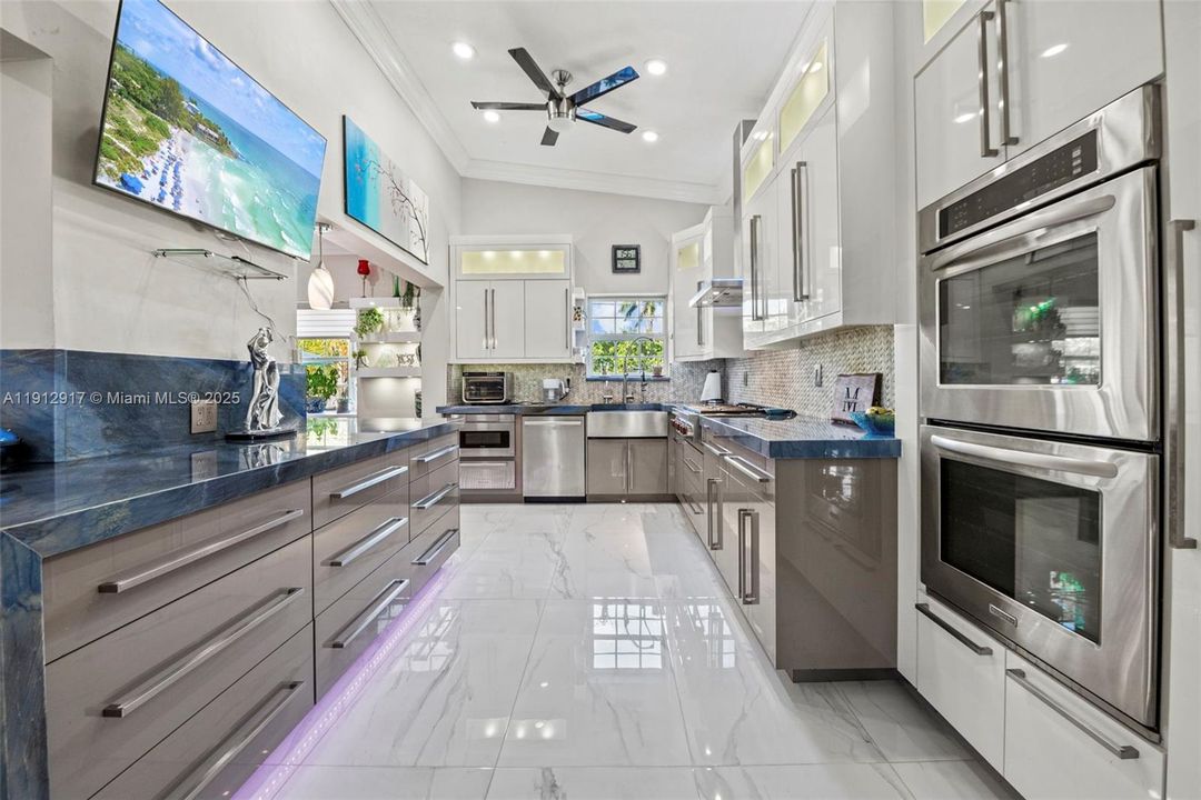 En Venta: $2,900,000 (5 camas, 4 baños, 3401 Pies cuadrados)