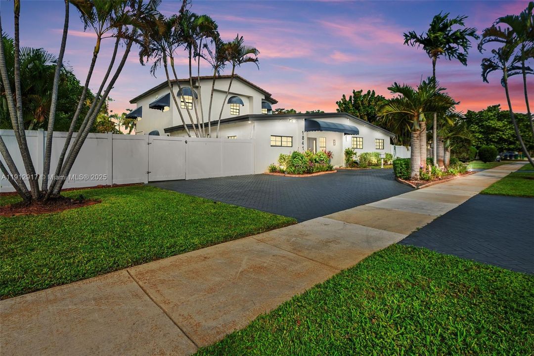 En Venta: $2,900,000 (5 camas, 4 baños, 3401 Pies cuadrados)