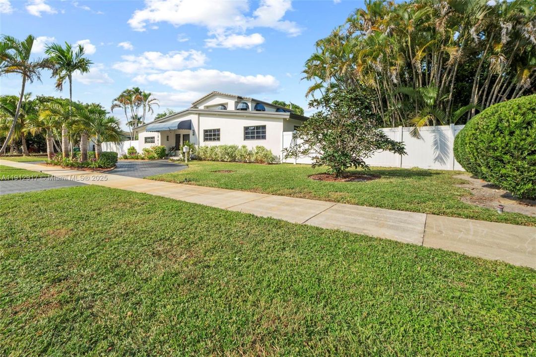 En Venta: $2,900,000 (5 camas, 4 baños, 3401 Pies cuadrados)