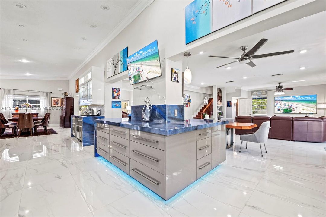 En Venta: $2,900,000 (5 camas, 4 baños, 3401 Pies cuadrados)